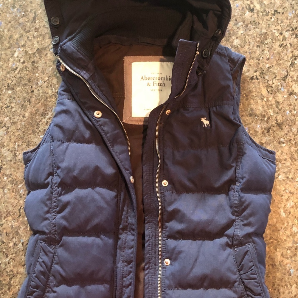 ABERCROMBIE AND FITCH PUFFER VEST